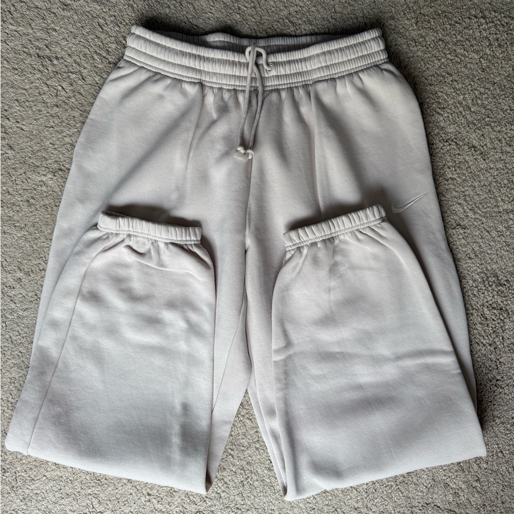 NIKE women’s high wasted sweatpants size medium